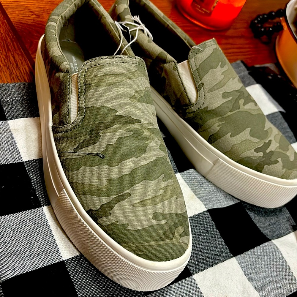 American Eagle Women’s camo platform slip on Sneakers